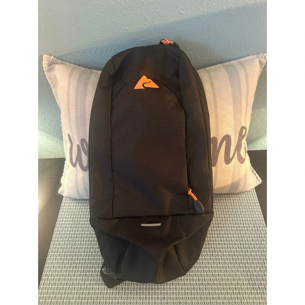 OZARK TRAIL  Hydration Back Pack Black 1.5 Liter Reservoir